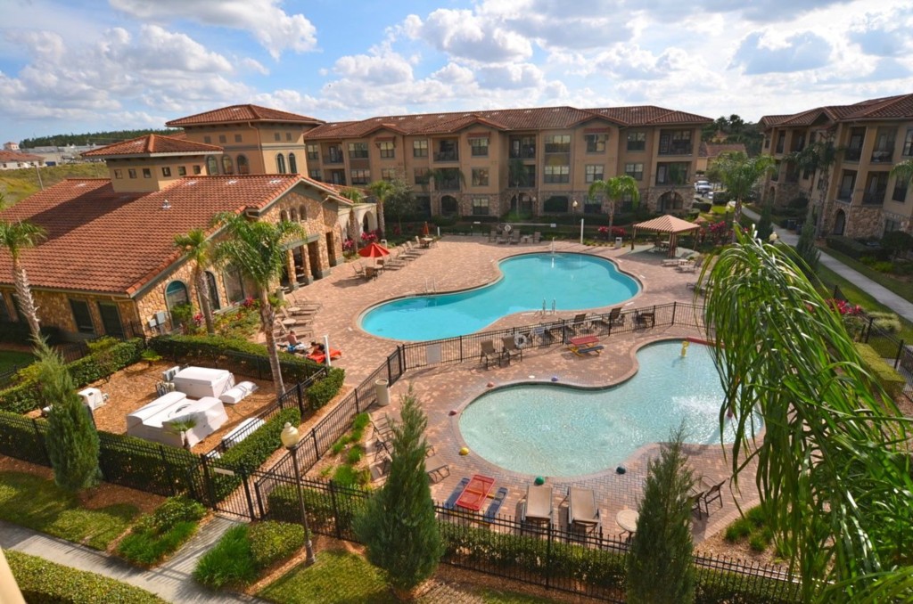 Bella Piazza Clubhouse, Pool and Kiddie Pool