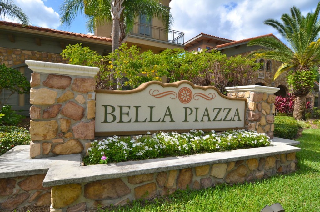 Bella Piazza Entrance