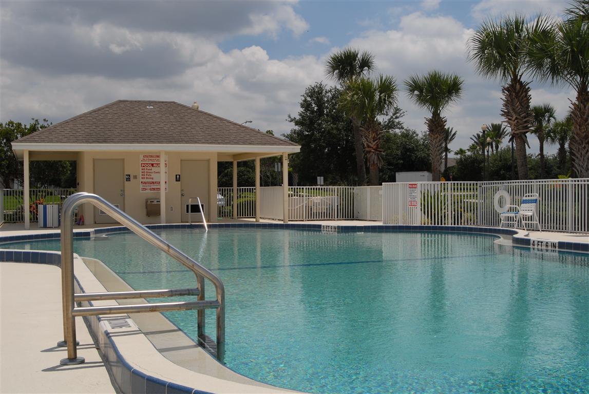 Hampton Lakes Community Pool