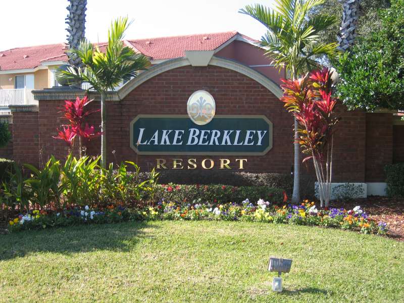 Lake Berkley Resort Entrance