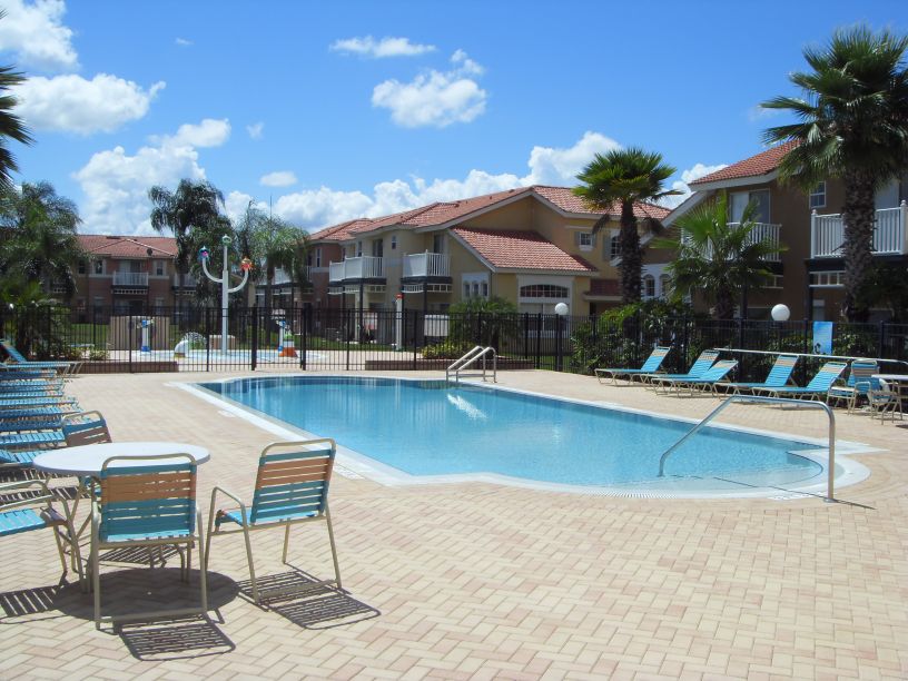 Lake Berkley Resort Pool