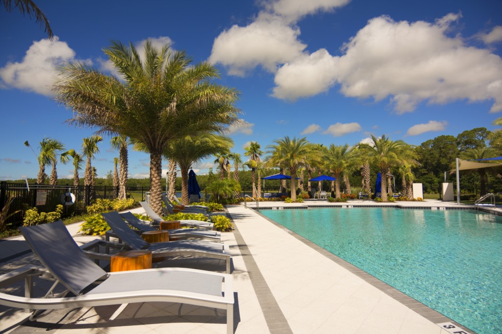 Sonoma Resort Pool and Sundecking