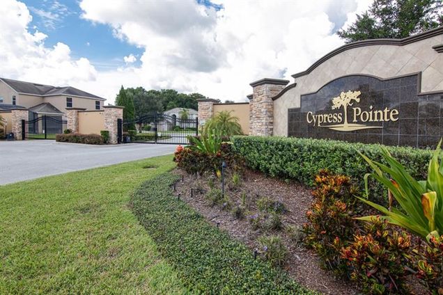 Cypress Pointe Davenport Entrance